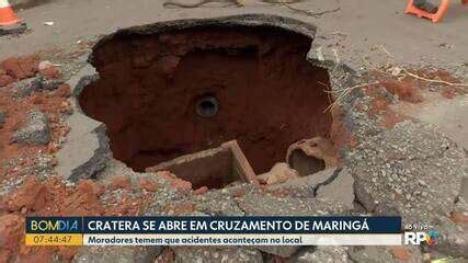 Cratera Se Abre Em Cruzamento Ap S Chuva E Ruas S O Interditadas Em