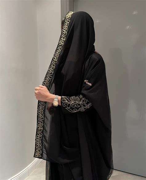 Pin By Amira Barry On Halal Abayas Fashion Black Abaya Designs