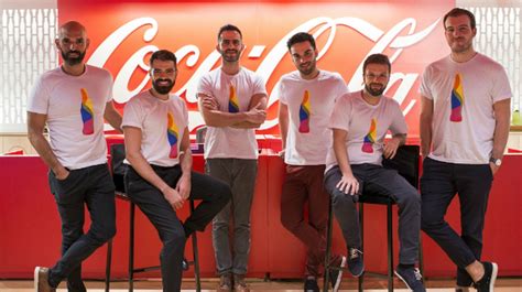 Coca Cola é criticada por foto sobre diversidade só homens