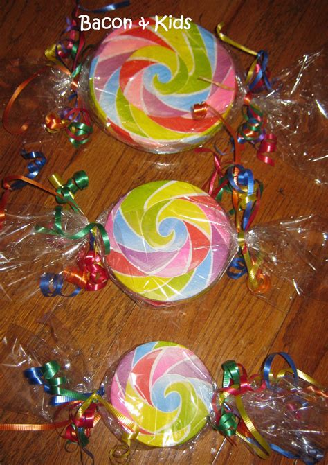 30+ Candy Theme Christmas Decorations – HomeDecorish