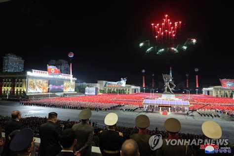 북한 전승절 70주년 야간 열병식 개최 연합뉴스