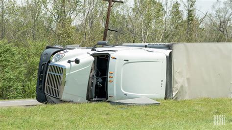 Truck crash deaths jump 13% to ‘crisis’ level, NHTSA says - FreightWaves