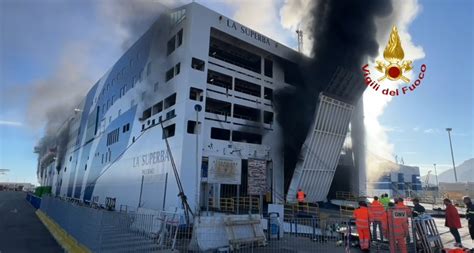 Palermo Incendio Su Traghetto Per Napoli Vigili Del Fuoco Al Lavoro