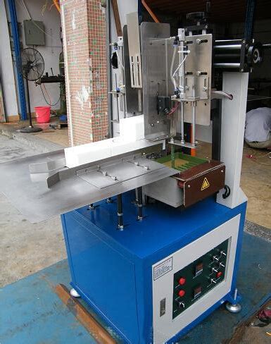 Semi Automatic Hot Melt Glue Box Sealing Machine For Paper Boxes Tissue Cartons Hotmelt Adhesive