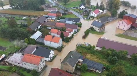 Wichury i ulewy w Polsce Interwencje strażaków w całym kraju