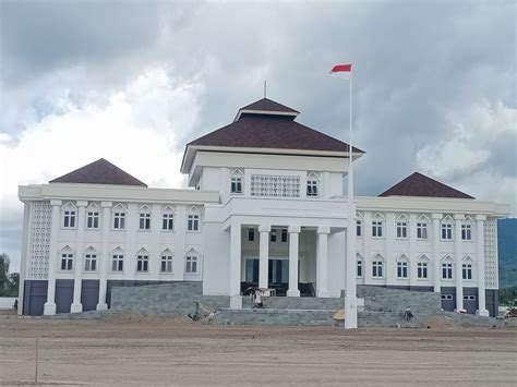 Bupati Puas Dengan Pembangunan Kantor