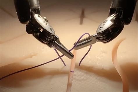 Robot That Watched Surgery Videos Performs With Skill Of Human Doctor Johns Hopkins Whiting