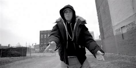 Eminem réunit 5 rappeurs pour son nouveau clip "Detroit Vs. Everybody ...