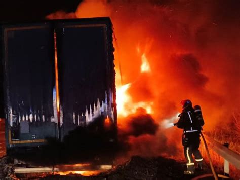 Un Incendio Calcina Un Cami N En La Autov A A