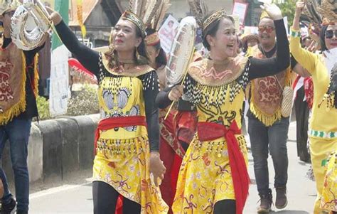 Pawai Pembangunan Dan Karnaval Budaya Meriahkan HUT RI Di Lamandau