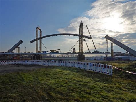 Neue Tram neue Brücke Kehl und Straßburg wachsen zusammen und