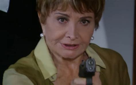 Irene Morre Em A Favorita Idosa Tenta Matar Flora Ap S Assassinato De