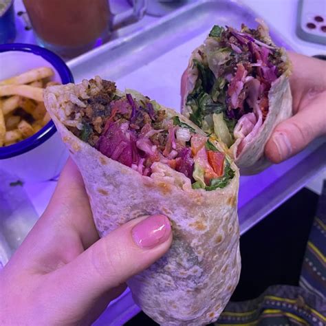 Club Mexicana Carnaby United Kingdom Cheezeburger Burrito Review