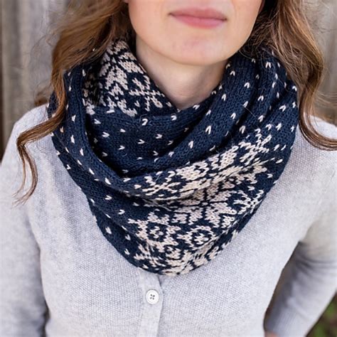 Ravelry Snowflake Cowl Pattern By Jesie Ostermiller