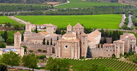 La Ruta De Los Monasterios De Poblet Y Santes Creus Barcelife