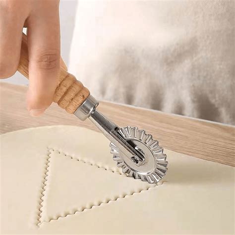 1pc Kitchen Baking Tool Fluted Rolling Pin Dough Cutter, Biscuit Molder ...