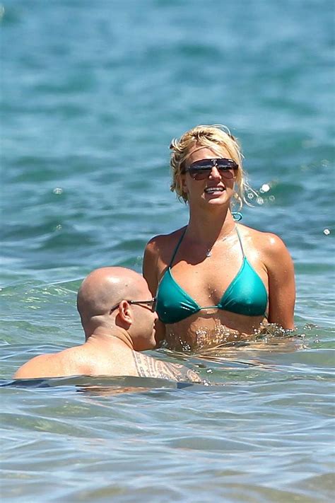 Britney Spears In Green Bikini On Beach Trying To Fuck With Her