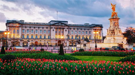 How To Decorate Your Home Like Buckingham Palace