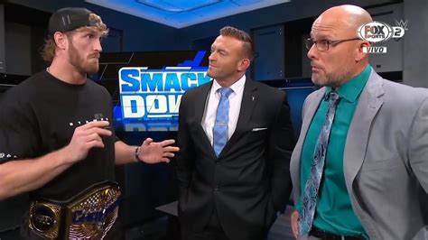 Logan Paul Discute Con Nick Aldis Adam Pearce En Backstage WWE