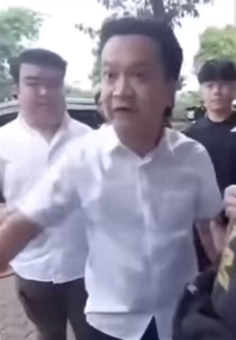 ivan viral buntut aksi arogansi  memaksa en minta maaf sambil sujud