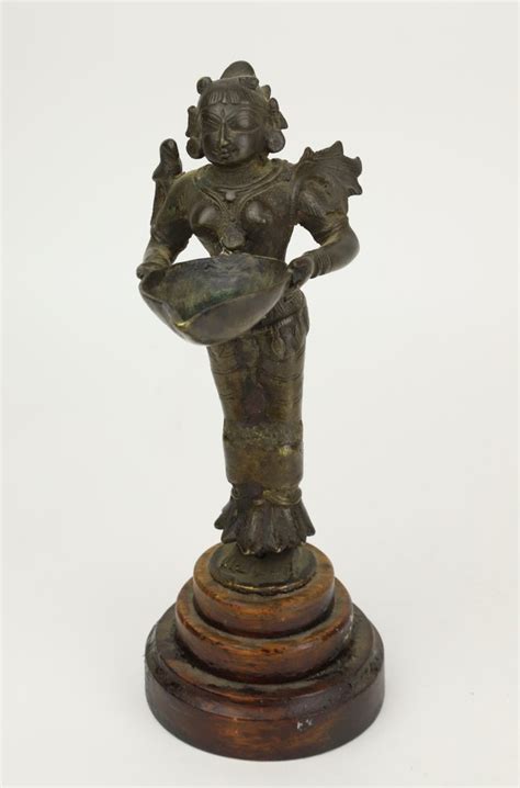 Bronze oil lamp in the figure of Lakshmi Bronze Inde fin 19ème