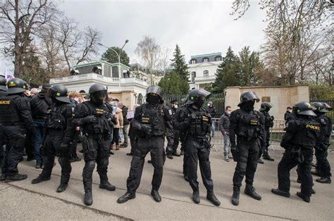 Diplomatie Moscou Répond à Prague Et Expulse 20 Diplomates Tchèques