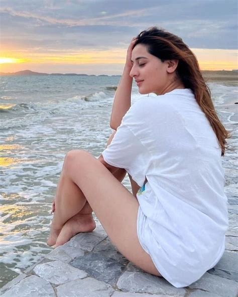 Hot Sexy Uditi Singh Bikini Pics