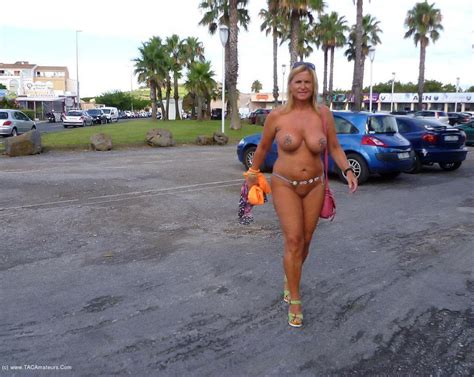 Naked Chrissy ShesFreaky