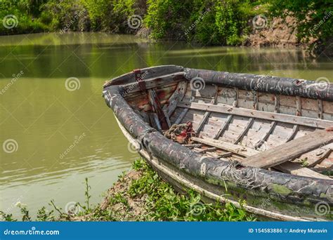 Barco De Madeira Velho Foto De Stock Imagem De Branco