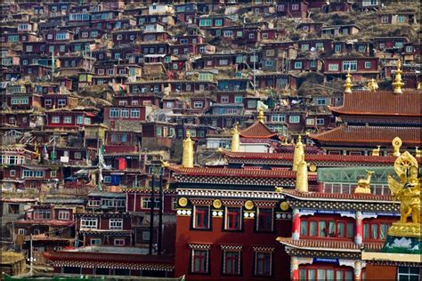 Larung Gar Buddhist Academy In Serthar Tibet Amusing Planet