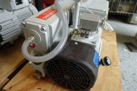 Leybold Sogevac SV40 BI Single Stage Oil Sealed Rotary Vane Pump EBay