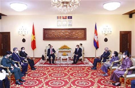 President Nguyen Xuan Phuc Meets Cambodian Legislative Leaders