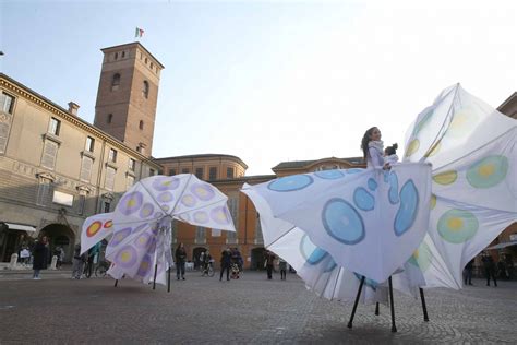 Coriandoli E Sorrisi Per Il Marted Grasso In Centro A Reggio Emilia