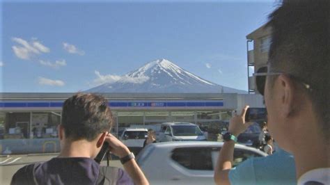 富士山を隠す黒幕の設置工事はじまる 人気の撮影スポット 観光客の迷惑行為に町が対策 Tbs News Dig