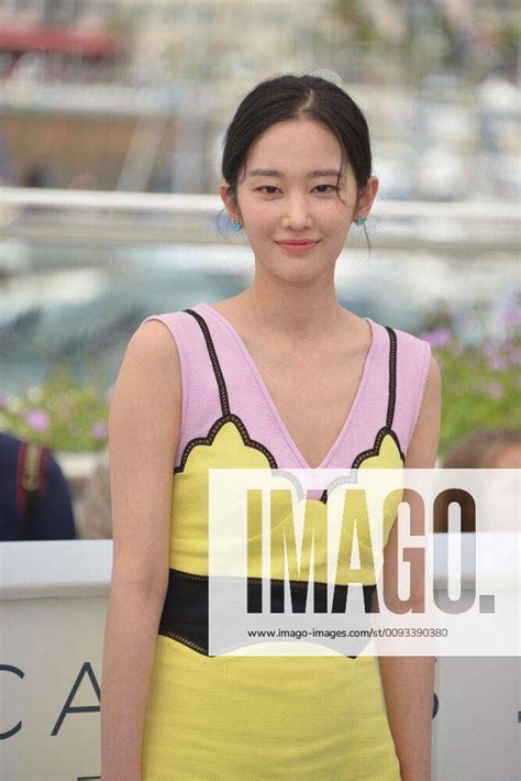 Jong Seo Jeon 2018 Cannes Film Festival Jong Seo Jeon Photocall Of The Film Beoning Burning 71st