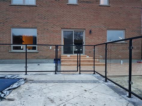 Metal enclosure for a residential deck. Screen enclosure kits Toronto