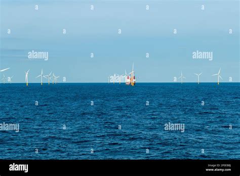 Offshore Windpark Mit Windr Dern In Der Nordsee Atlantik Stock Photo