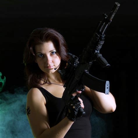 Girls And Guns Pfp