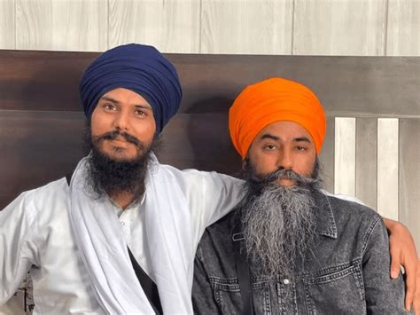 Punjab Papalpreet Singh Close Aide Of Amritpal Singh Arrested In Hoshiarpur