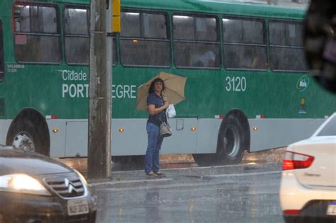 Defesa Civil De Porto Alegre Alerta Para Temporal E Vento De Km H