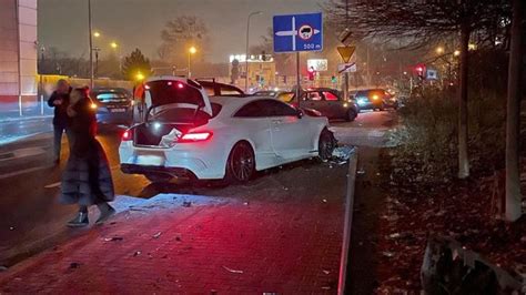 Karambole wypadki i kolizje w Poznaniu Kilkadziesiąt rozbitych aut