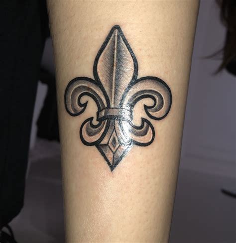 Pin by Deanna arango on Fleur de lis tattoo in 2023 | Fleur de lis ...