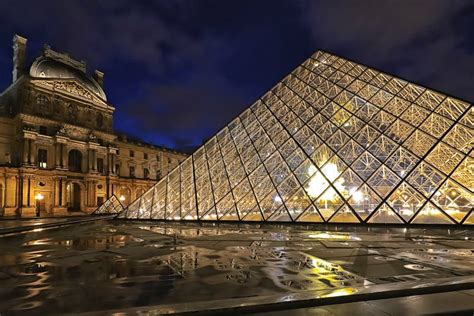 Louvre Pyramid at night editorial photography. Image of night - 14158462