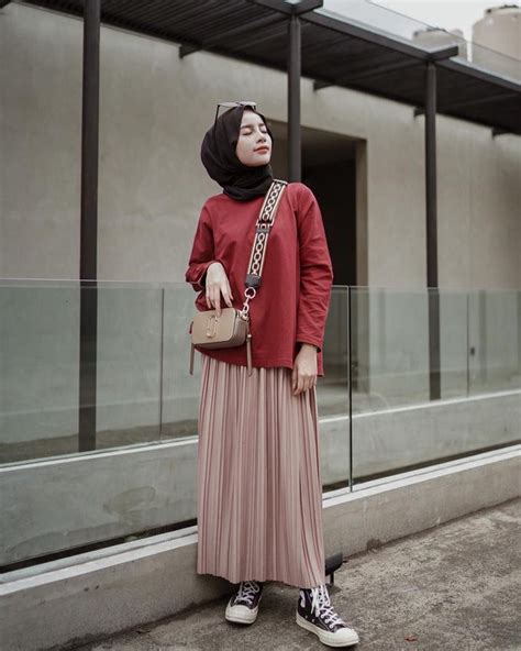 8 Gaya Keren And Berani Selebgram Hijab Pakai Outfit Merah Stylish