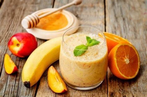 Licuado de plátano y durazno de 148 Kcal Receta fácil en la app Avena