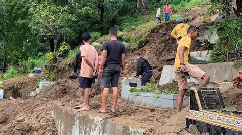 Tak Bisa Dibedakan Jenazah Berserakan Akibat Longsor Di Padang