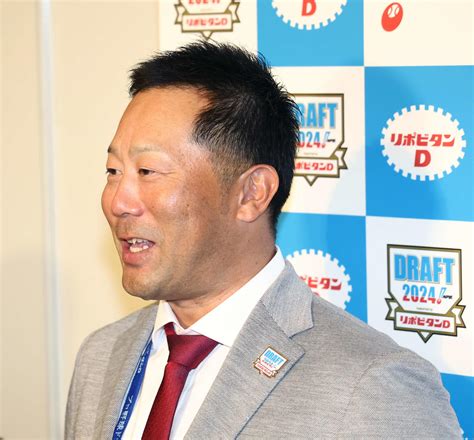 【ドラフト】楽天三木肇新監督が1位指名の明大・宗山塁を歓迎「球界を背負う選手を目指して」 プロ野球写真ニュース 日刊スポーツ