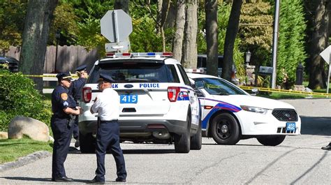 Suffolk Police Investigating Murder Suicide In Ronkonkoma Newsday