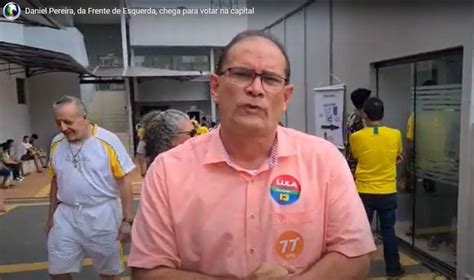 Daniel Pereira Da Frente De Esquerda Chega Para Votar Na Capital