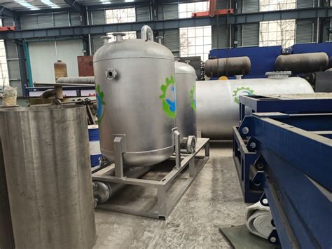 Small Scale Waste Tyre Container Type Pyrolysis Plant - Recycling